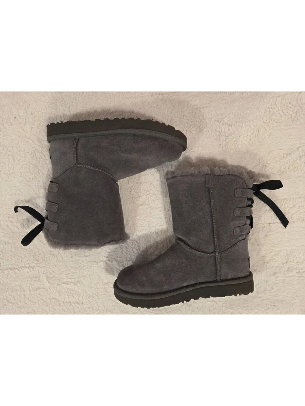 Ugg Women's Short Continuity Bow Size US 6 Charcoal Color Gray Black Bow Boots